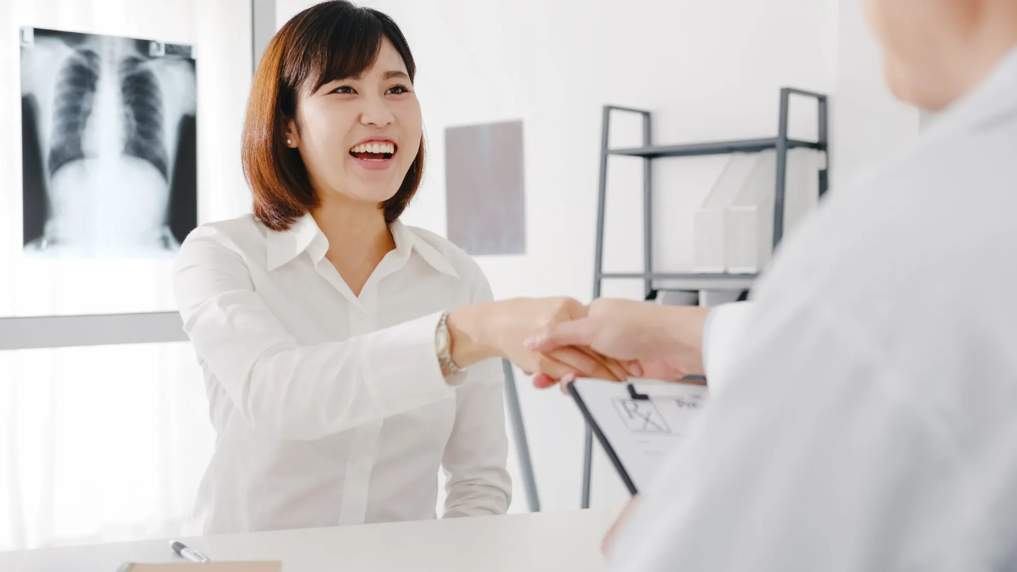Physician in a white coat speaking with a patient during an unhurried visit